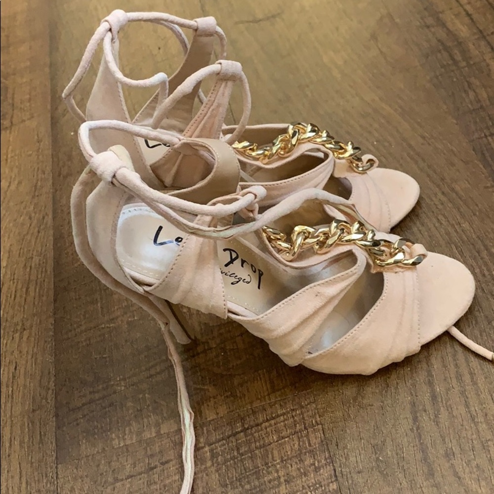 Neutral heels